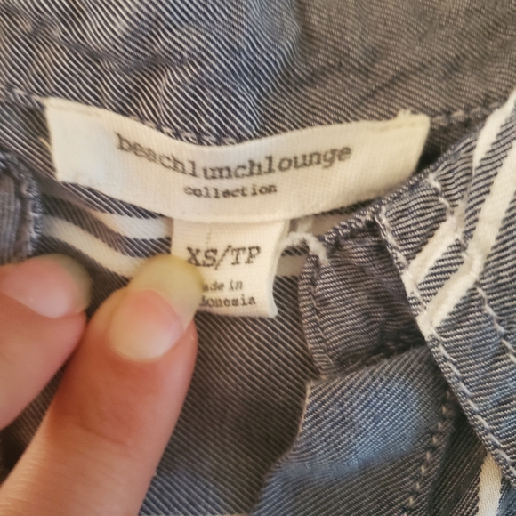 Button down - Picture 3 of 4